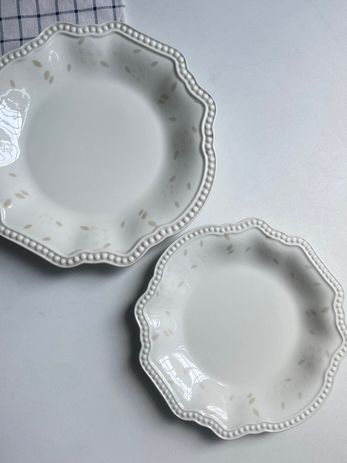 Small Gray Leaf 8 Inch Plate, Ceramic Dinnerware, Underglaze Decoration - detail 2