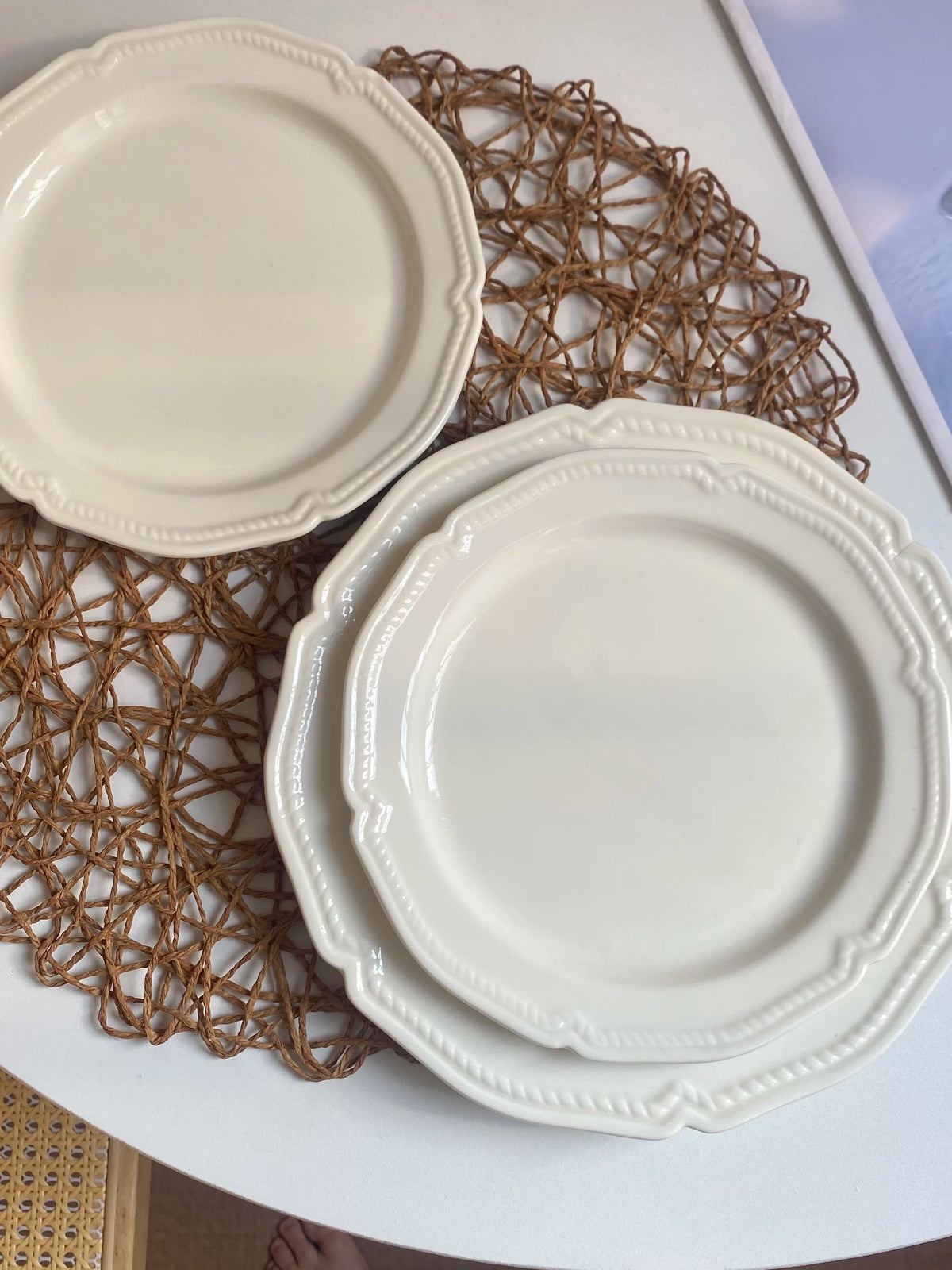 White Rattan Pattern Ceramic Plate, 9.5 Inch, 24 x 2 cm, Relief Detail - detail 2