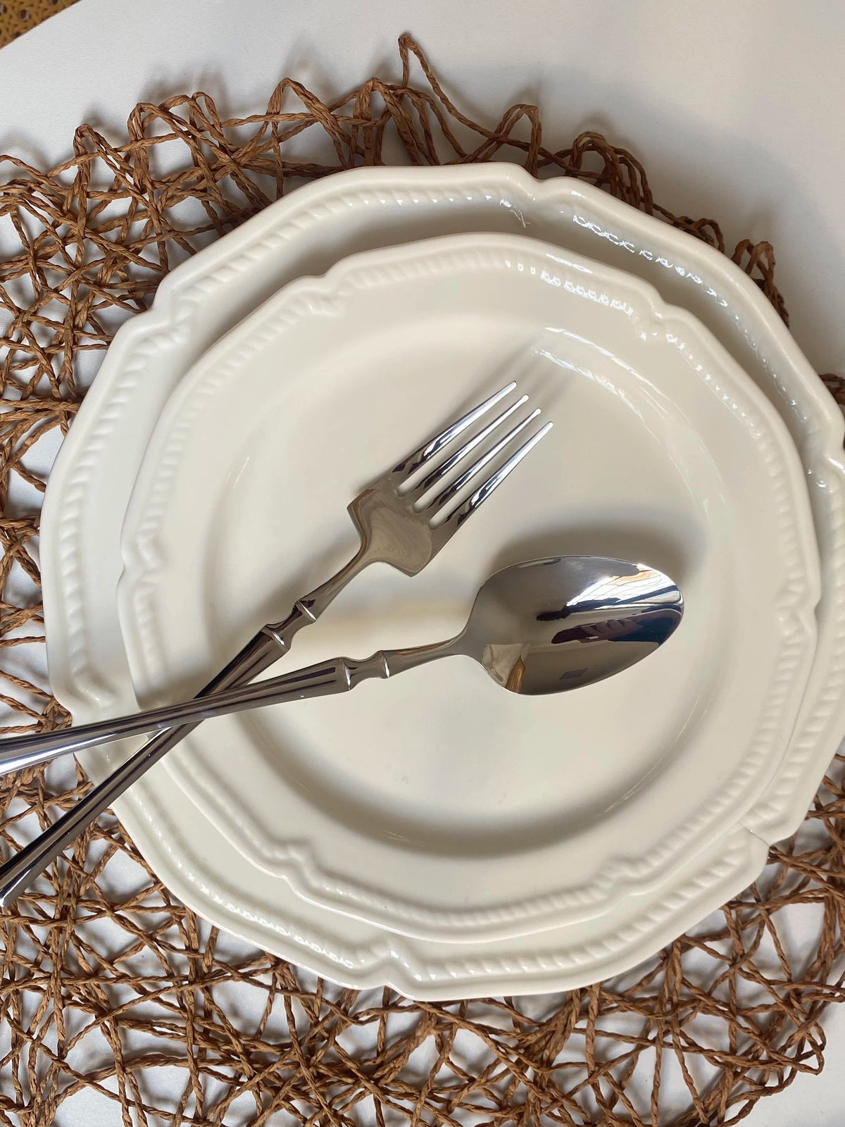 White Rattan Pattern Ceramic Plate, 9.5 Inch, 24 x 2 cm, Relief Detail - detail 3