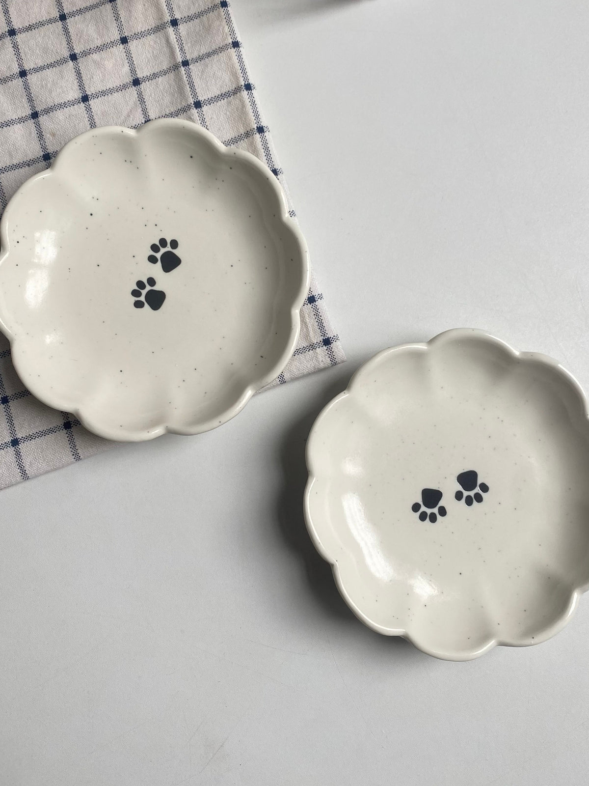 Cat Paw Scalloped Small Dish, 13.8 x 2.8 cm, 1 Piece - detail 2