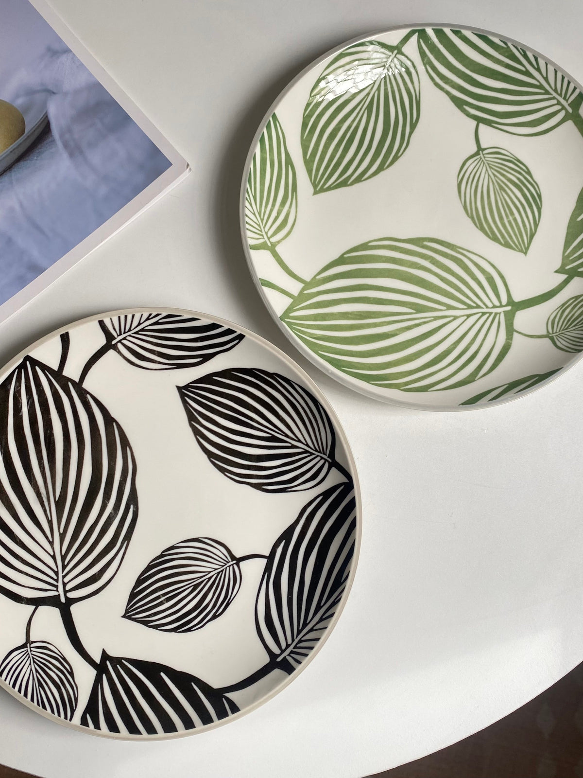 Black Leaf Plate 10.5 Inch, 26.5 x 2.8 cm, Ceramic Dinnerware - detail 2