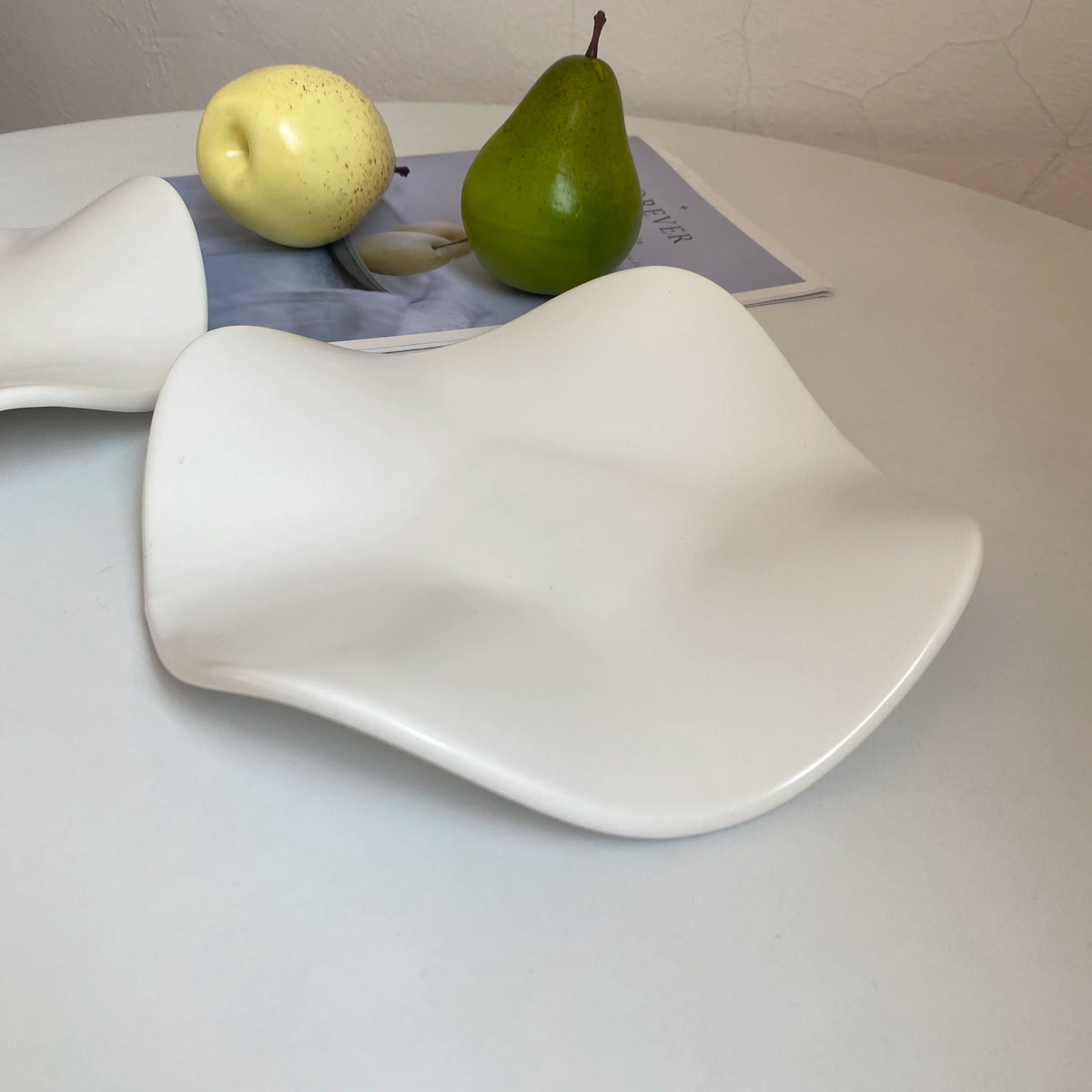 Wavy White Ceramic Plate, Modern Decorative Dinnerware - detail 1