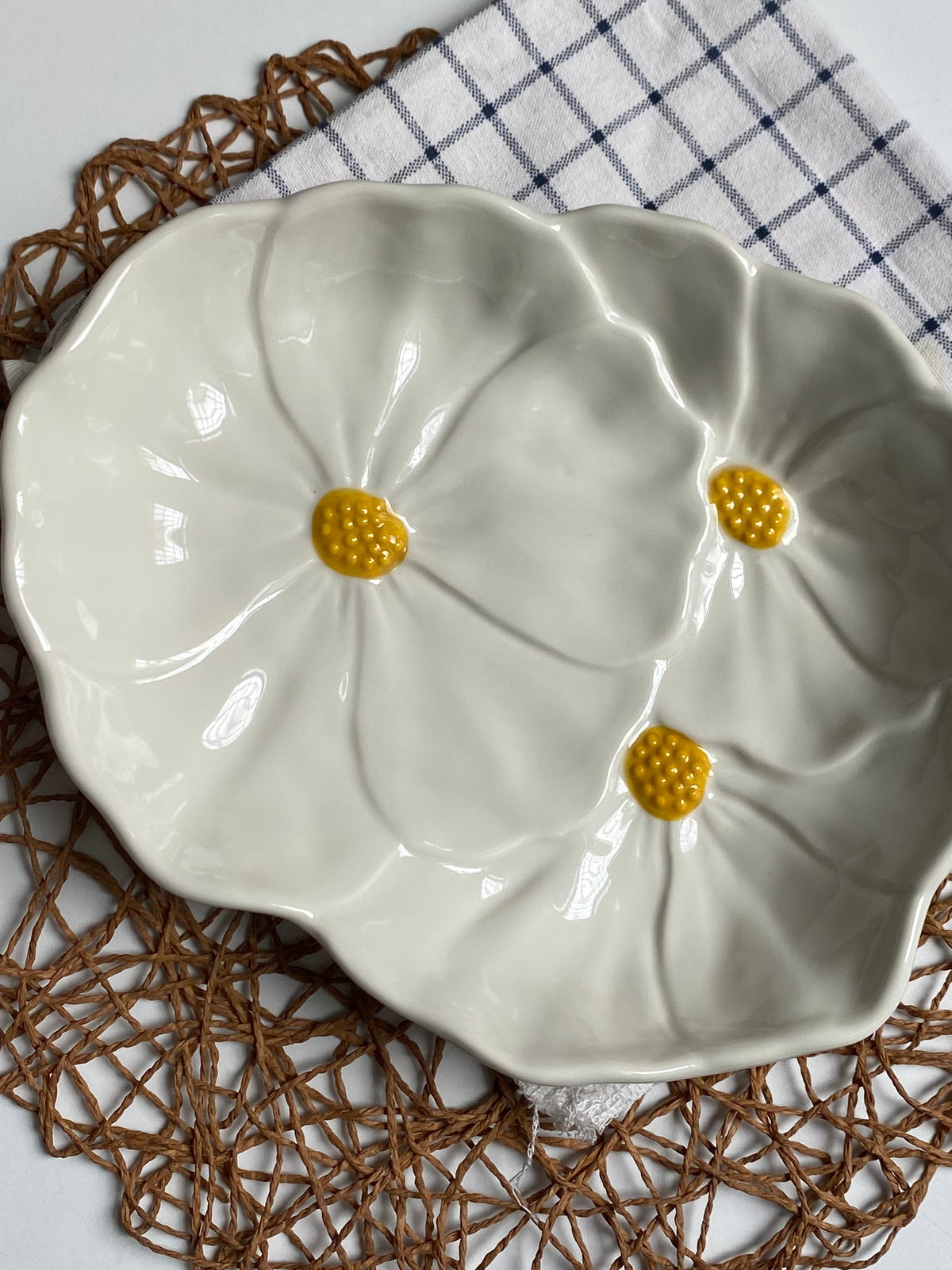 White Fruit Stand, 27 x 22.5 x 4.3 cm, Decorative Fruit Holder - detail 2