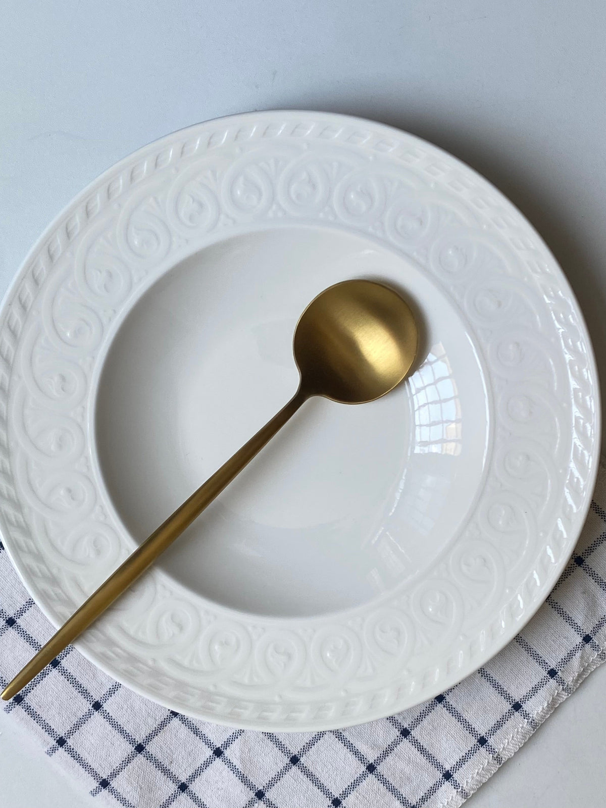 Relief Ribbed Wide-Rimmed Plate 24 x 3 cm, Ceramic Dinnerware - detail 2