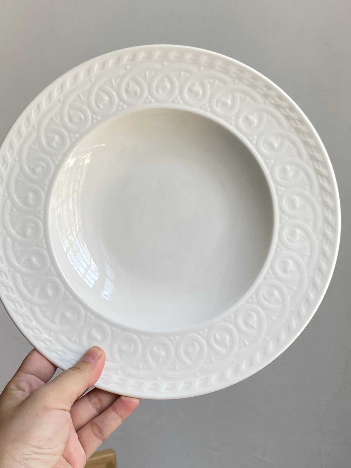Relief Ribbed Wide-Rimmed Plate 24 x 3 cm, Ceramic Dinnerware - detail 3