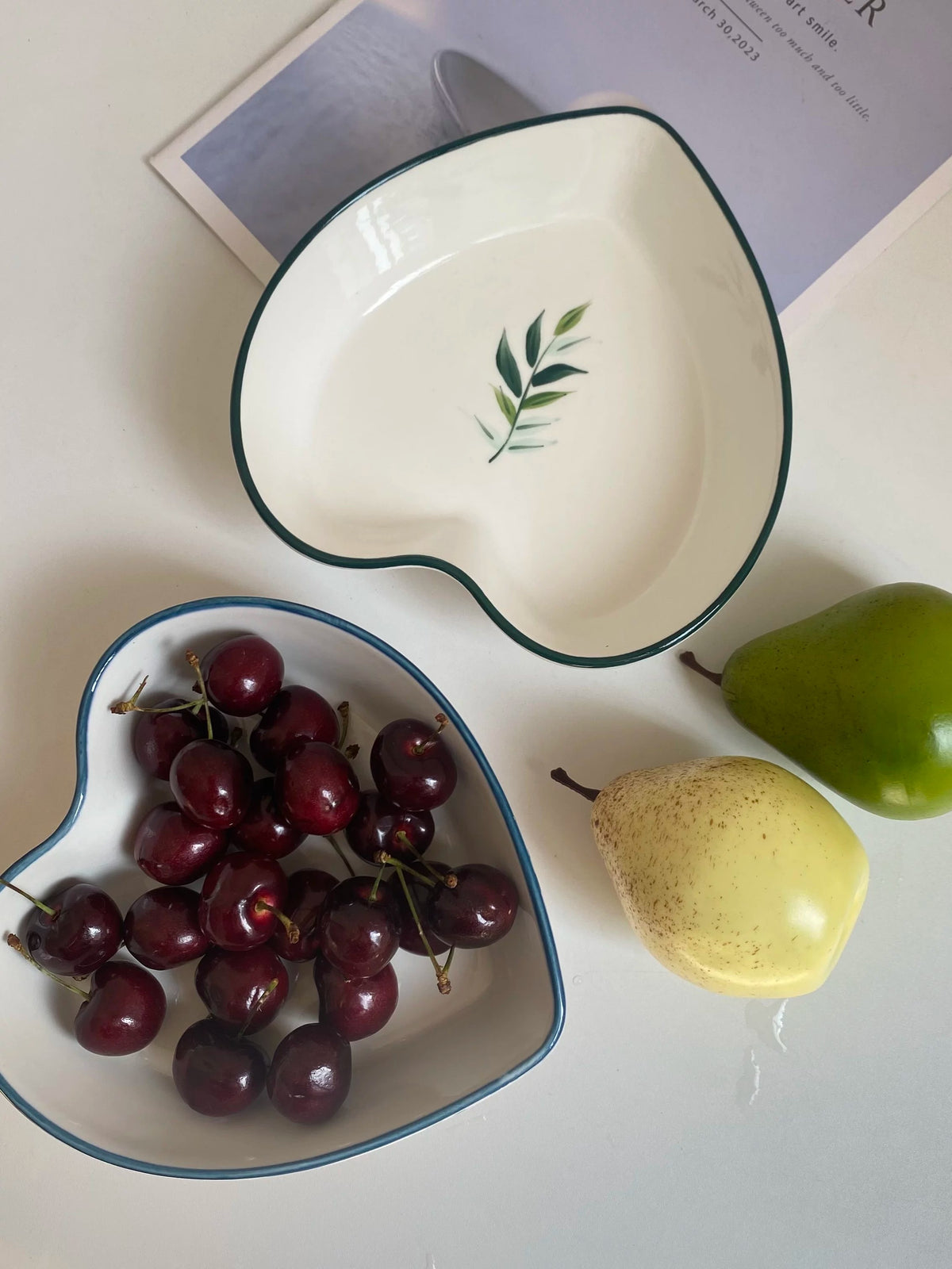 Heart Leaf Rim Green Bowl, Ceramic Decorative Serving Bowl - detail 2