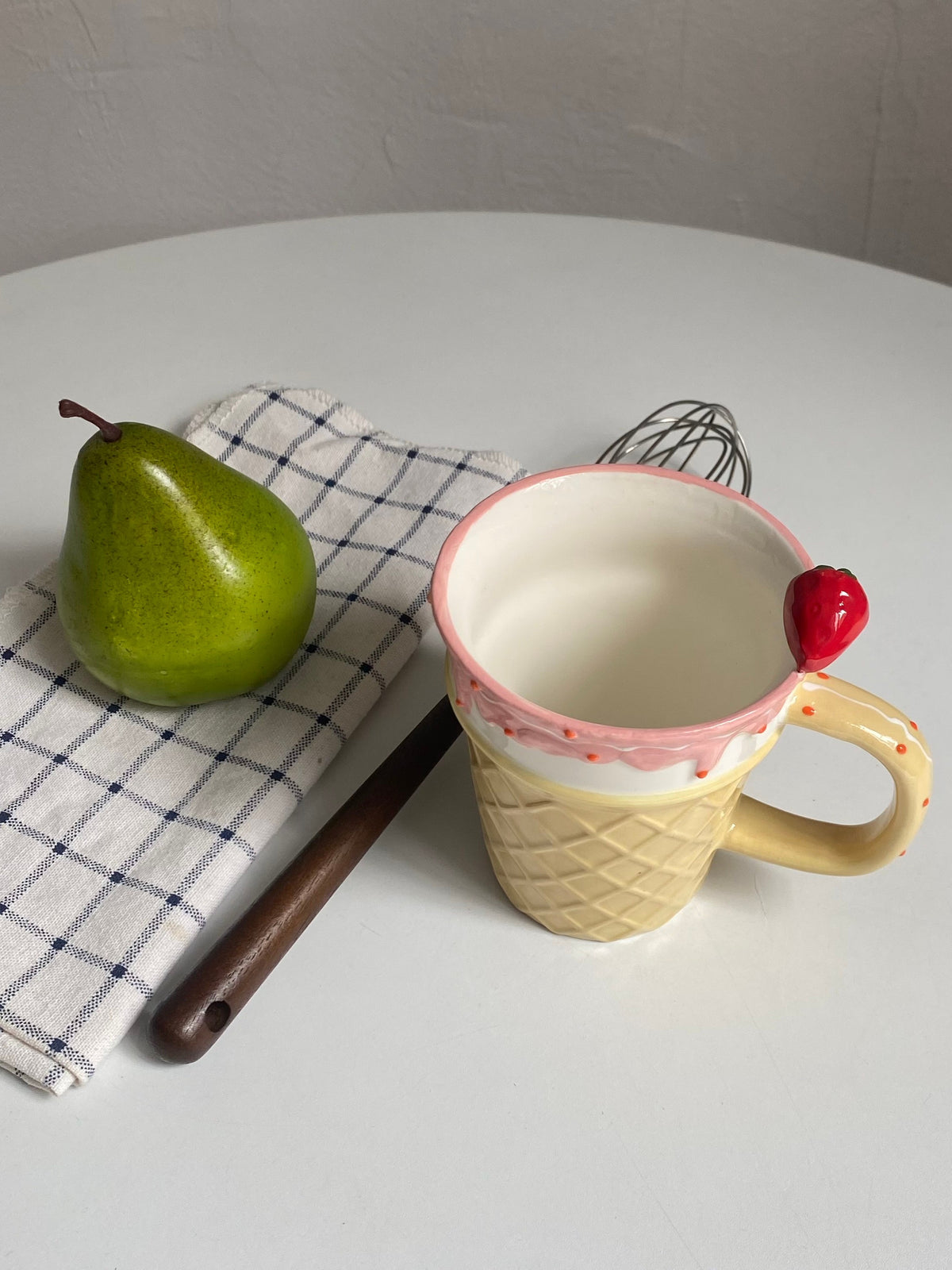 Ceramic Ice Cream Cup 400 ml, Strawberry Design, Reusable Dessert Cup - detail 3