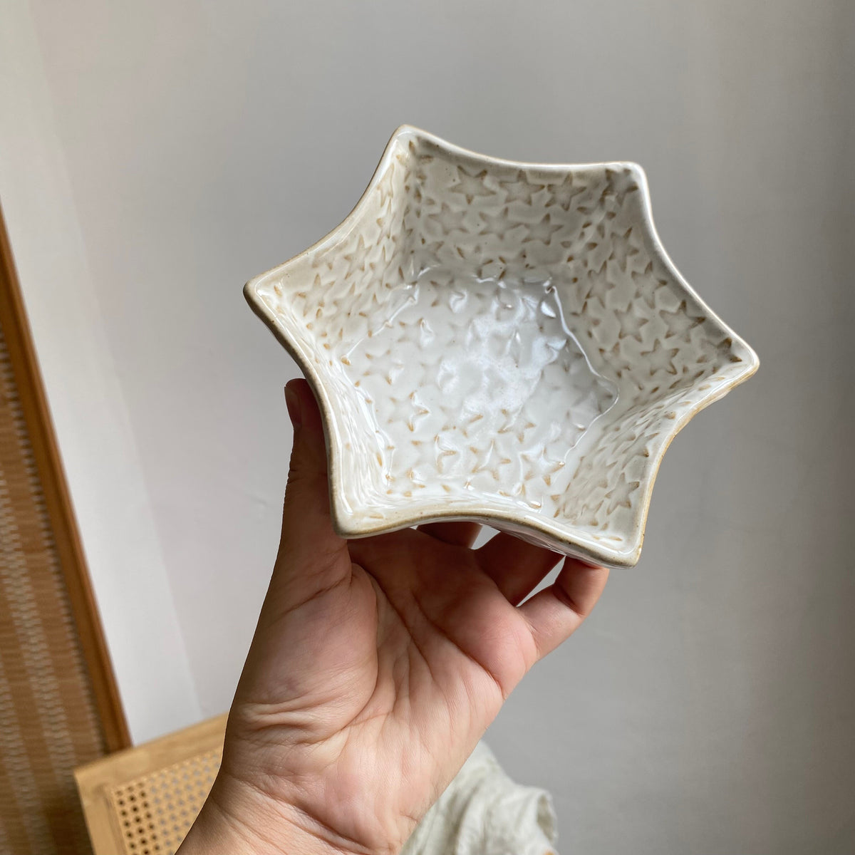 Distressed Star Medium Plate, Ceramic Dinnerware - detail 1