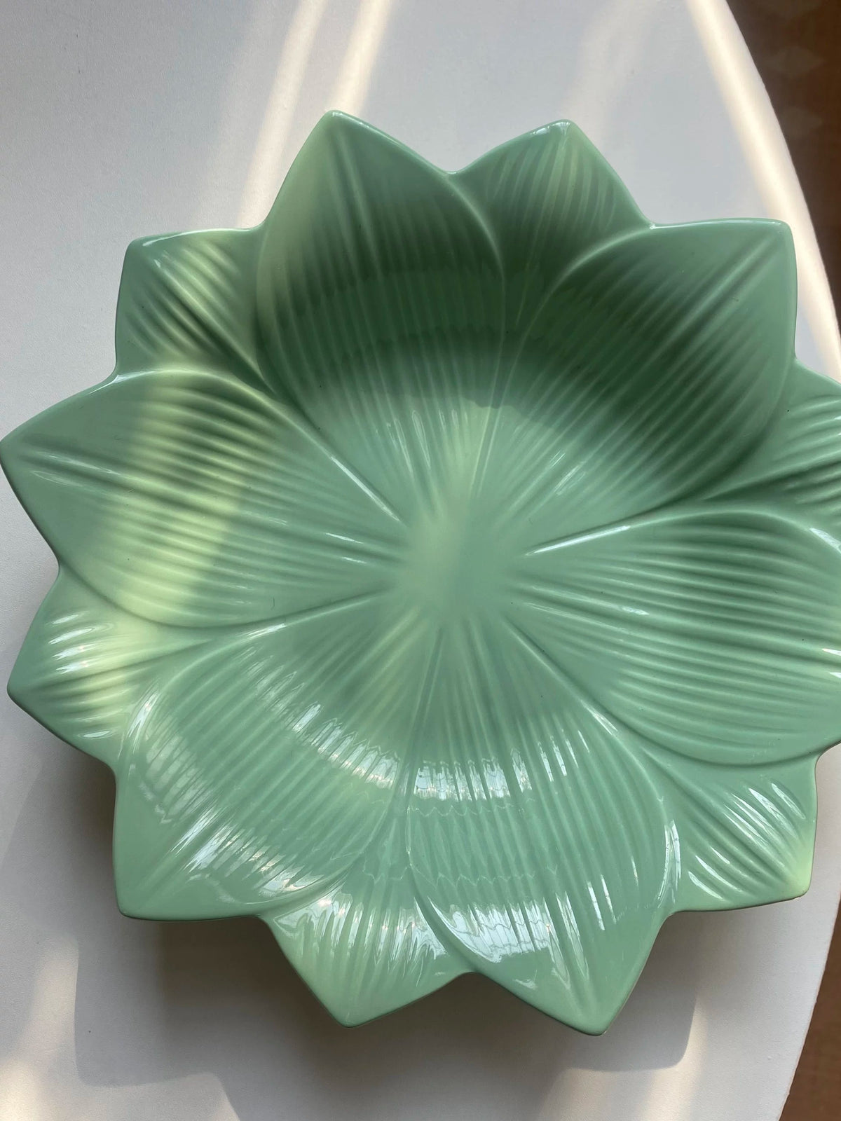 Lotus Petal Green Deep Plate, Ceramic Dinnerware, Elegant Floral Design - detail 2