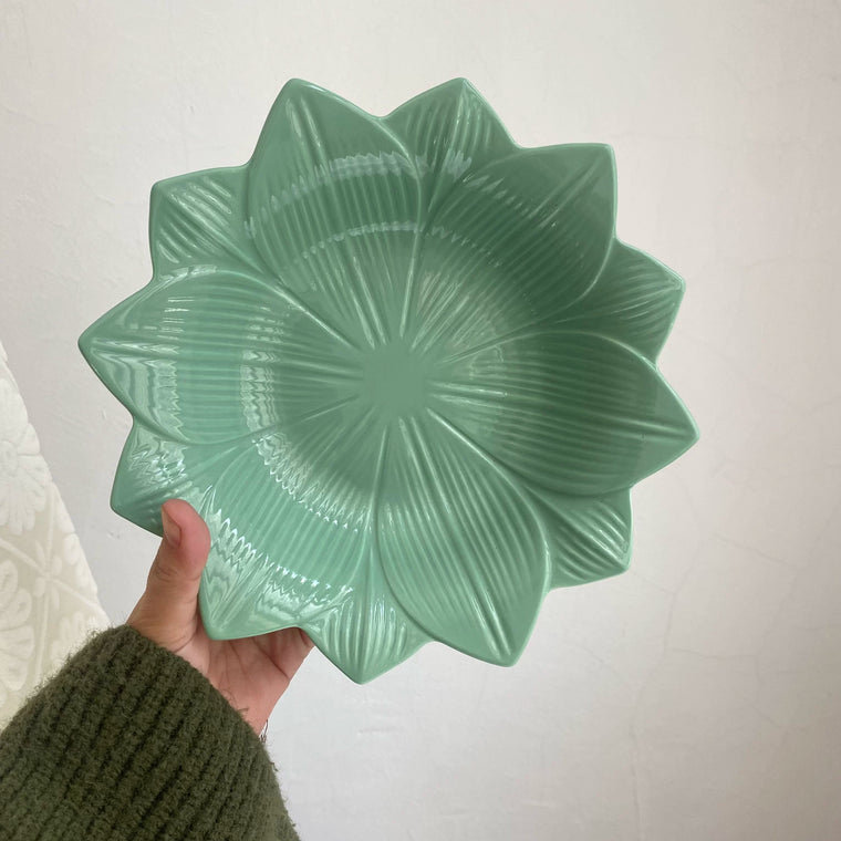Lotus Petal Green Deep Plate, Ceramic Dinnerware, Elegant Floral Design - detail 1
