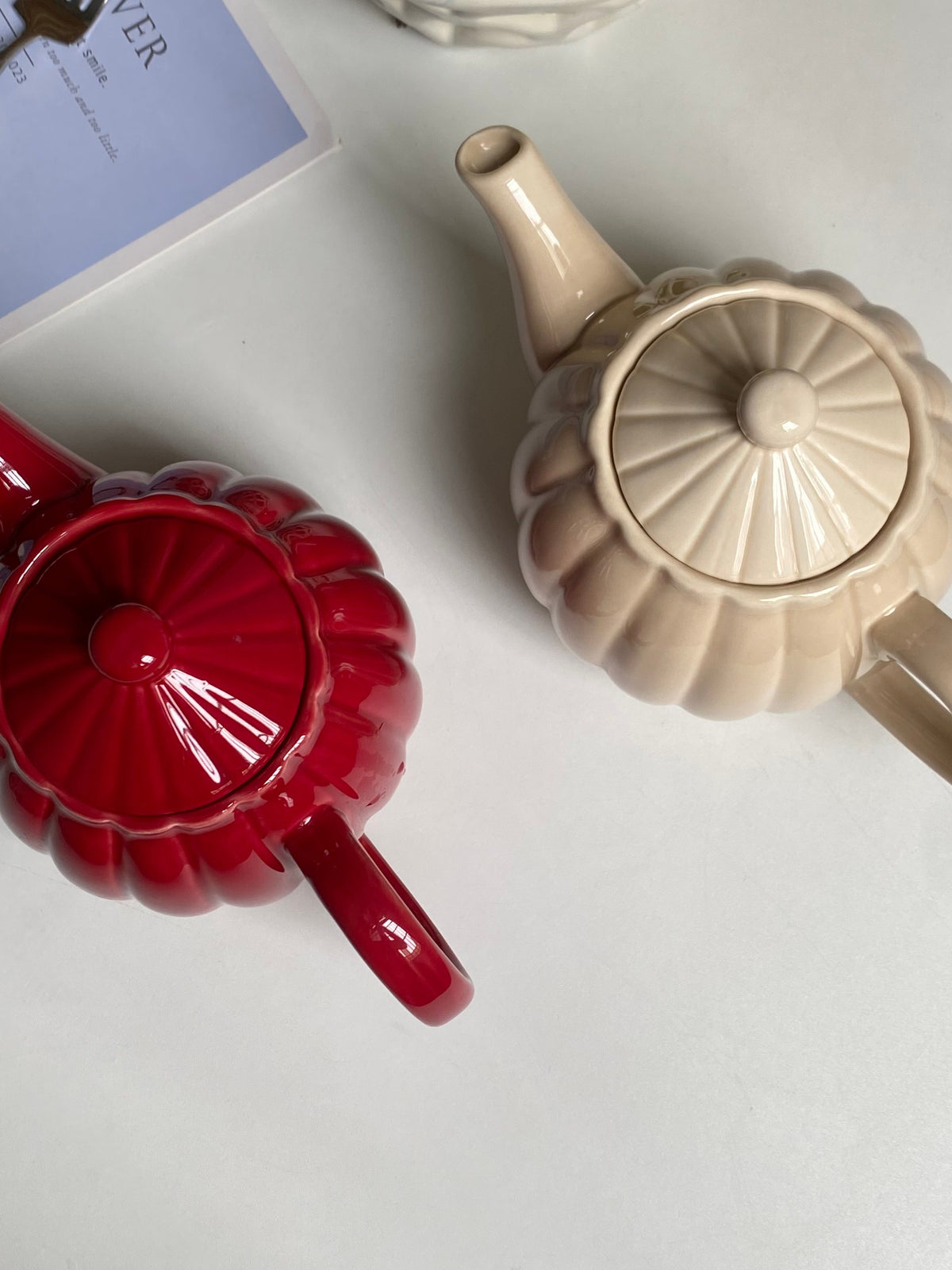 Ceramic Pitcher, Chrysanthemum Petal Relief, 901ml-1L, Nude - detail 3
