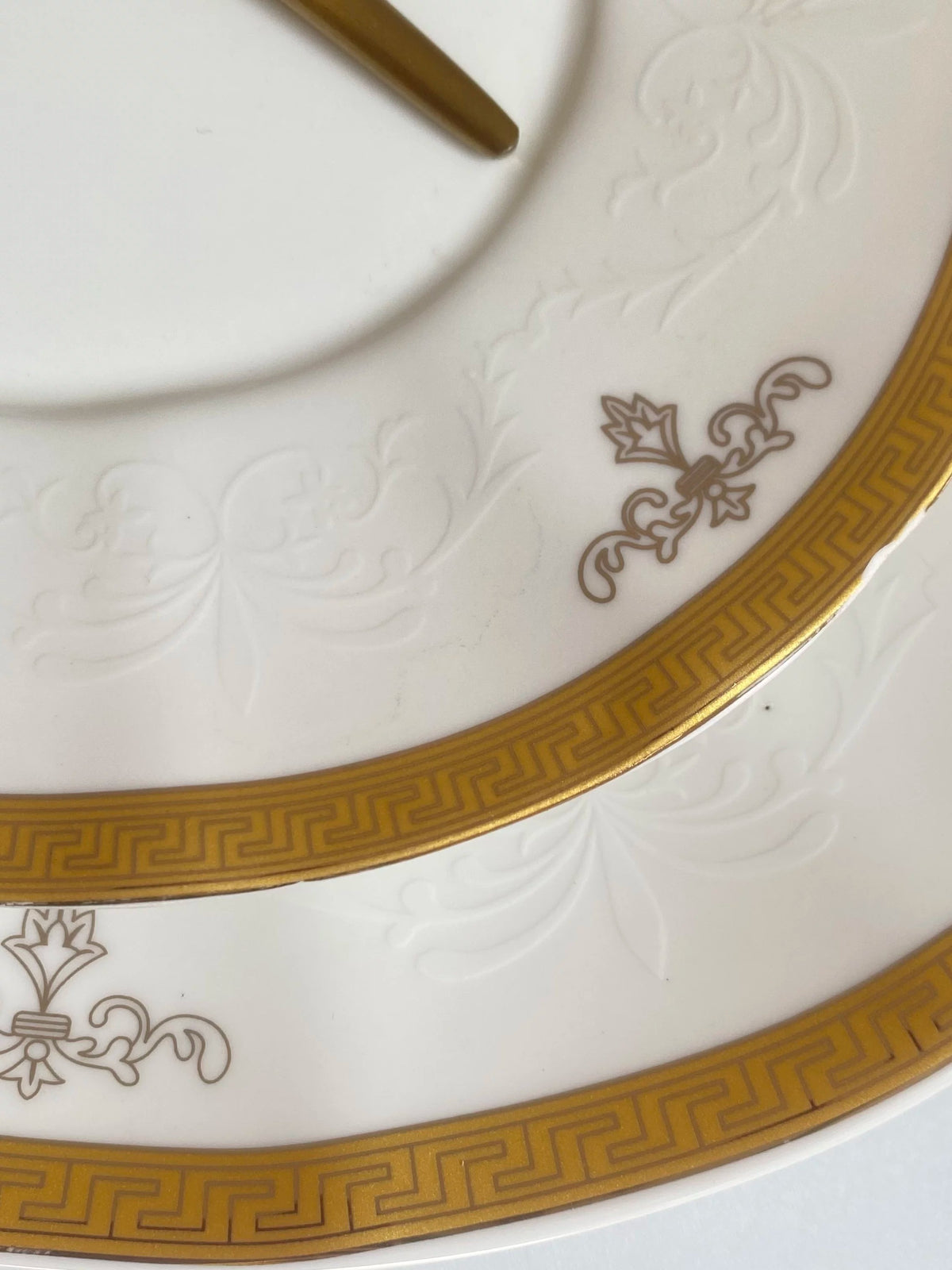 Gold-Rimmed Fish Platter, Meander Pattern, 14 Inch, Ceramic Serving Dish - detail 3