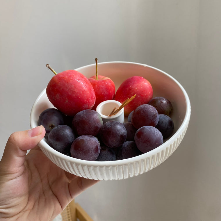 Relief White Fruit Bowl, 16.6 x 5.3 cm, Ceramic Serving Dish - detail 1