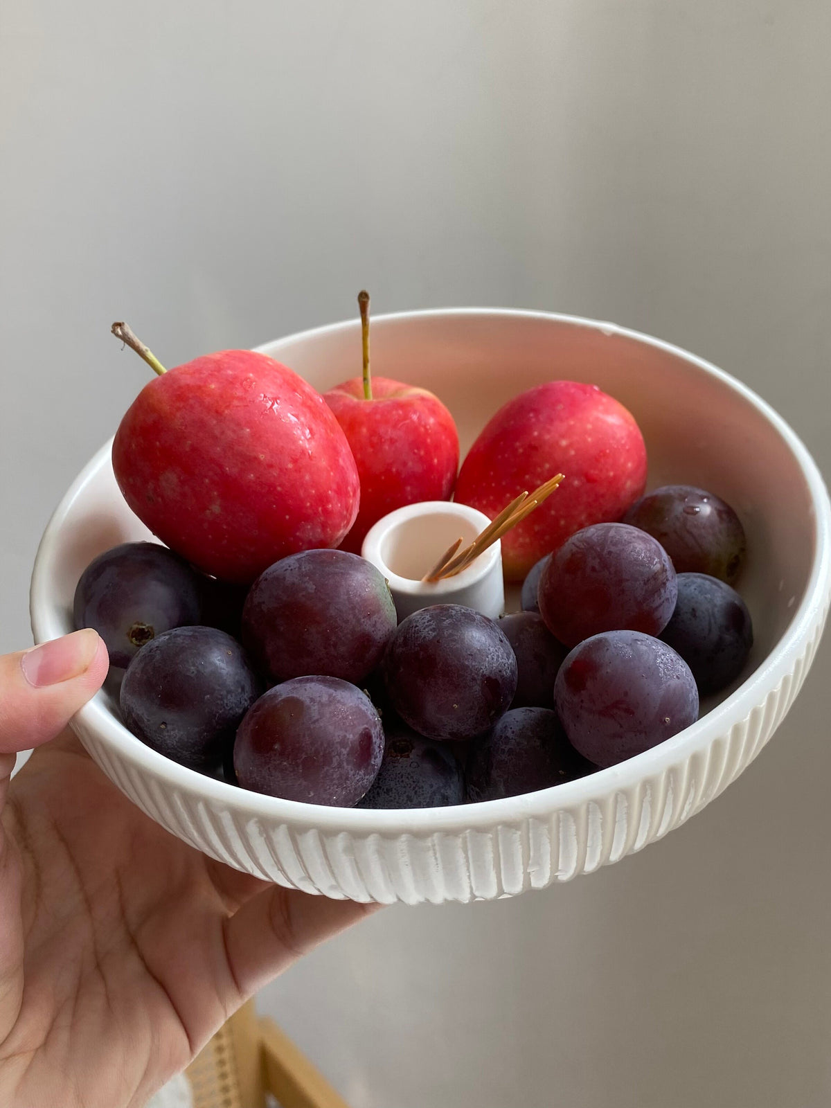 Relief White Fruit Bowl, 16.6 x 5.3 cm, Ceramic Serving Dish - detail 3